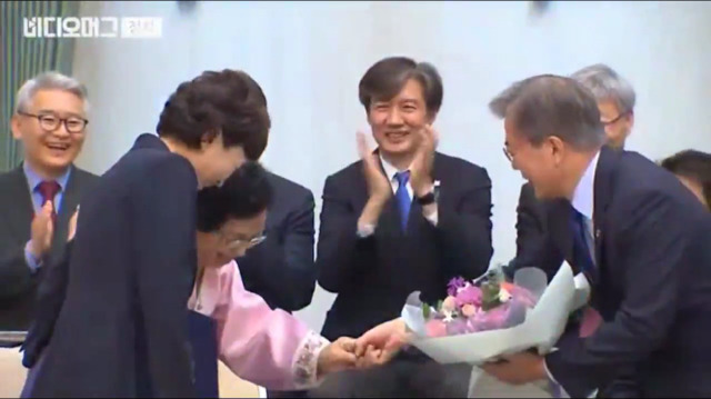 청와대 인사들에게 엄마소개 시켜주는 김현미 장관님jpg | 인스티즈