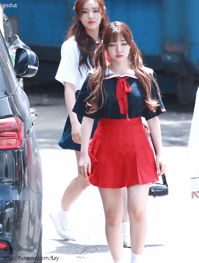 세라복 입고 촬영하는 노지선.gif | 인스티즈