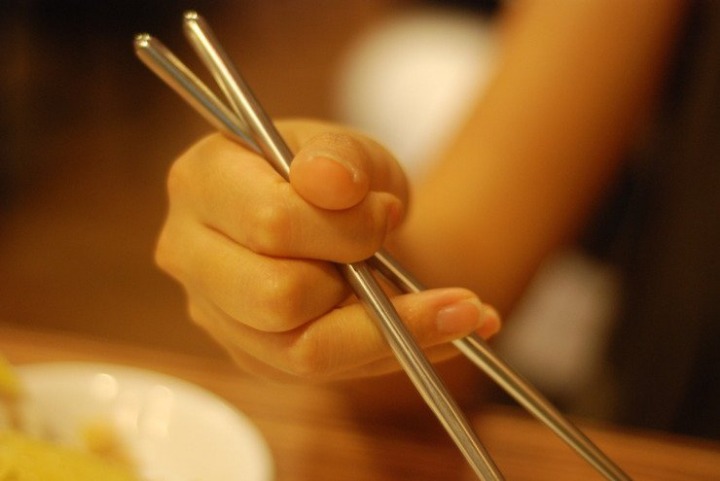 젓가락 잡는 방법 | 인스티즈