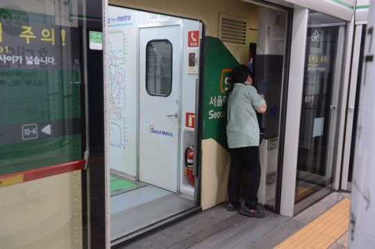 홍대입구역 청소하시는 분들의 쉼터 | 인스티즈