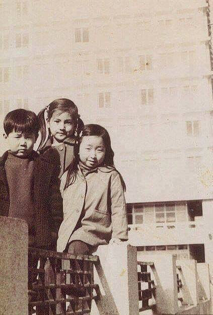 사람들이 쳐다봐서 땅만 쳐다보며 걸었다는 한 연예인.jpg | 인스티즈