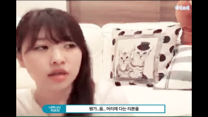 [프듀48] 쇼룸에서 최예나한테 선물받은 썰푸는 치요리.jpg (발캡쳐주의) | 인스티즈