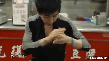 대륙의 흔한 빵가게.GIF | 인스티즈