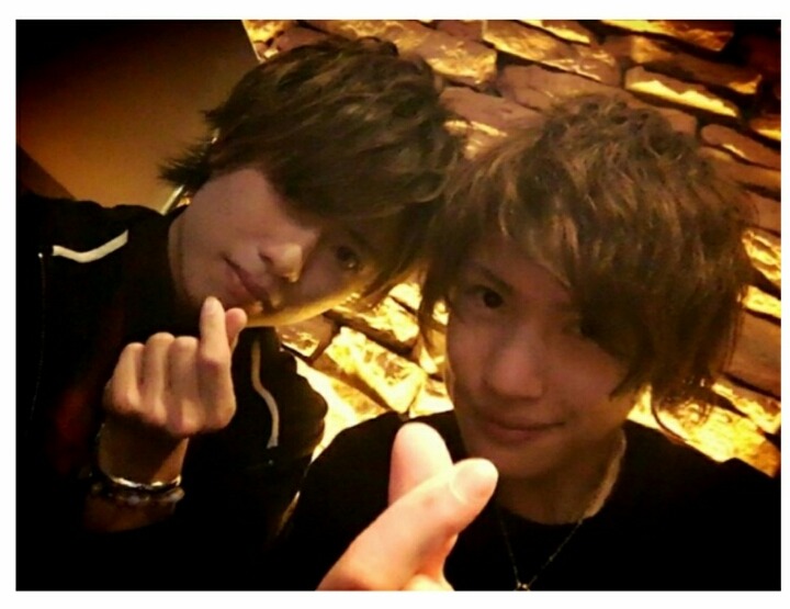 일본에서 유행하는 손가락하트 | 인스티즈