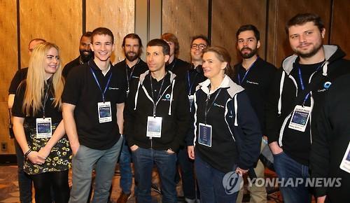 2국째 이세돌 꺾고 환호하는 알파고 개발팀원들.jpg | 인스티즈