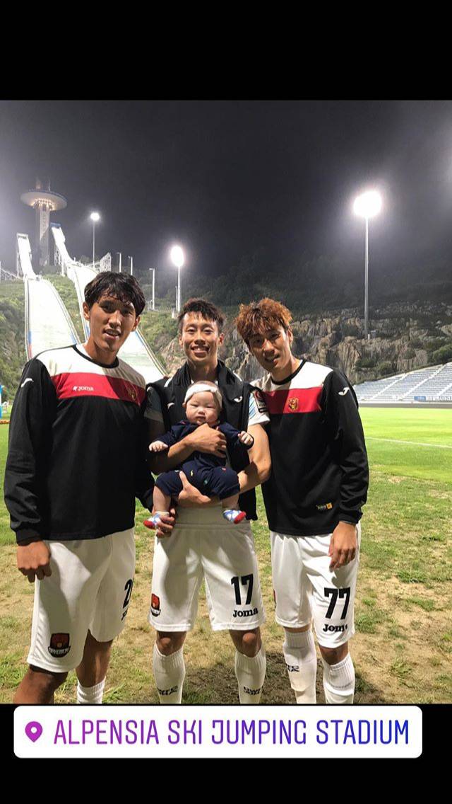 알펜시아 마지막 경기 기념 사진 찍는 강원 선수들 | 인스티즈