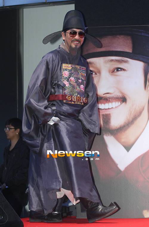 [류승룡] 영화 찍을 때마다 좀 이상한 남자배우 | 인스티즈