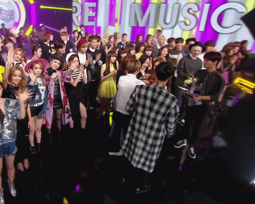 언니들한테 사랑받는 예리.gif | 인스티즈