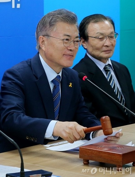 선대위 회의 참석한 문재인 | 인스티즈