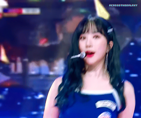 근무 중 할 일이 없어서 여자친구 은하.jpgif | 인스티즈