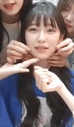 언니들에게 사랑 받는 막내.gif | 인스티즈