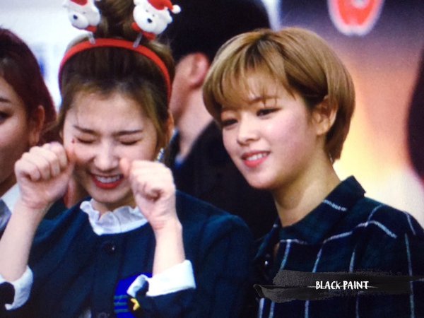 주간아이돌 트와이스 정연이는 북을치고 사나는 붓을 잡고 ㅋㅋ | 인스티즈