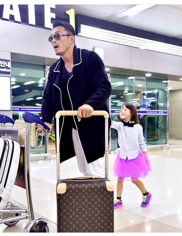 보디가드도 없이 입국하는 추사랑 | 인스티즈