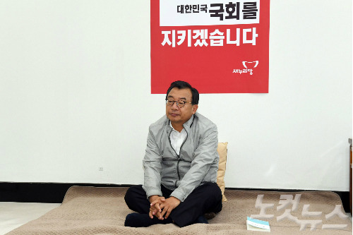 국정감사를 막을려고 몸무림쳤던 그의 눈물 어린 충정 | 인스티즈