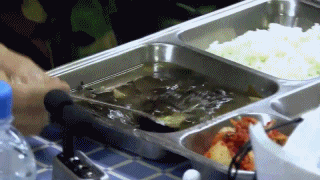 이명박 前 대통령 vs 박근혜 現 대통령 먹방 비교.gif | 인스티즈