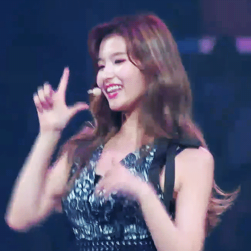 케이콘에서도 끼부리는 사나.jpgif | 인스티즈