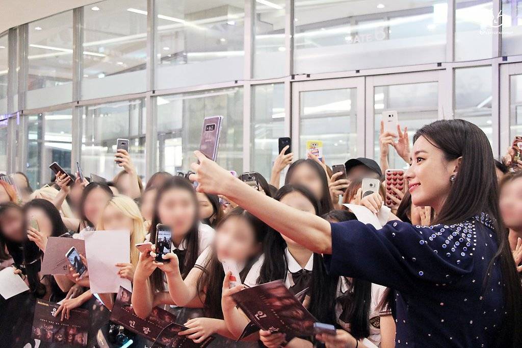 인랑 홍보하는 한효주.jpg | 인스티즈