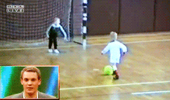 노이어 어린 시절.gif | 인스티즈