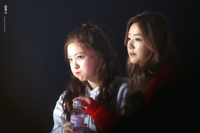 리더 언니 놀아주는 막내.gif | 인스티즈