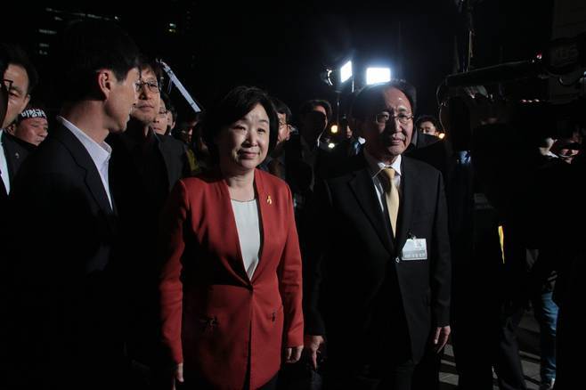 KBS 토론회 직전 문재인만 경찰 병력 뚫은 이유? | 인스티즈