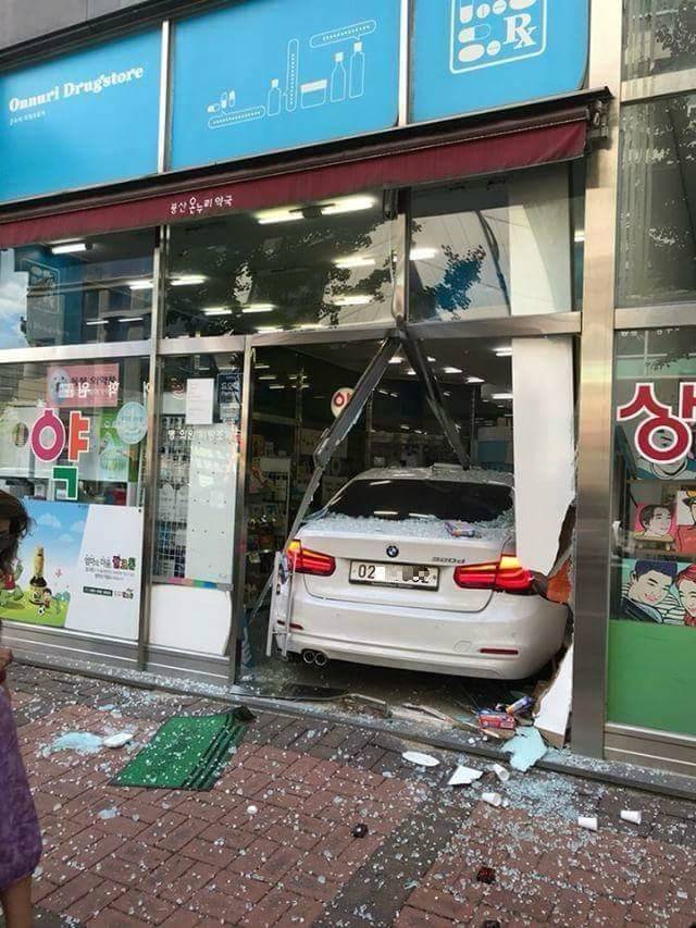 약국으로 돌진한 차 | 인스티즈