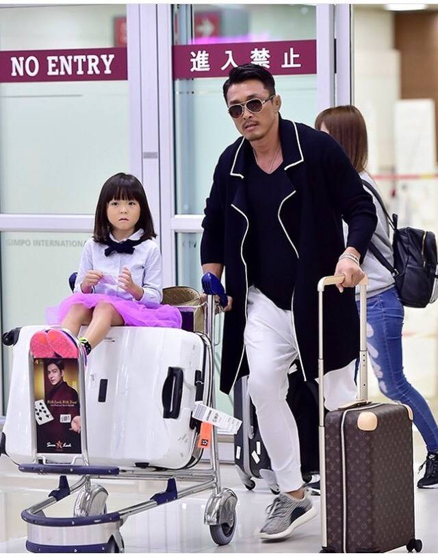 보디가드도 없이 입국하는 추사랑 | 인스티즈