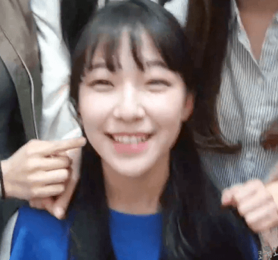 언니들에게 사랑 받는 막내.gif | 인스티즈