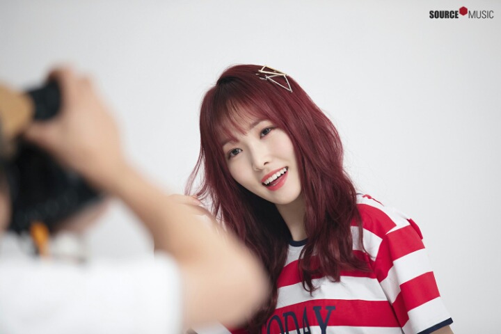 여자친구 여름여름해 자켓사진 촬영 비하인드컷.jpg | 인스티즈