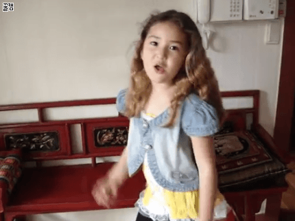 아이오아이 전소미 10년 전.gif | 인스티즈