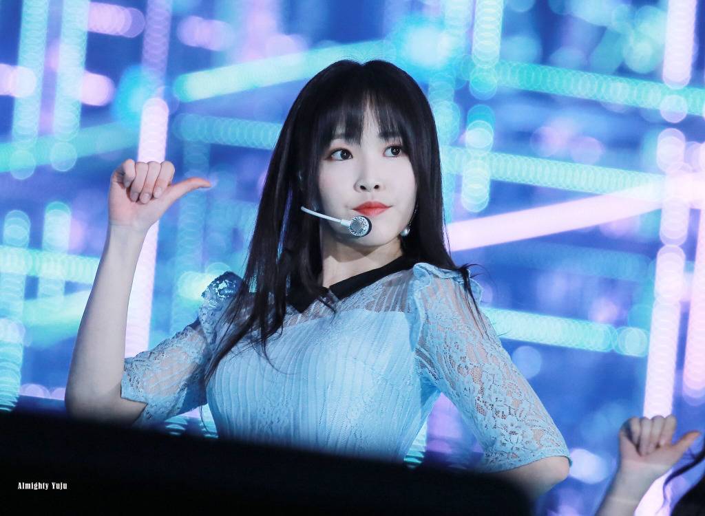 [여자친구] 생일날 일하는게 썩 좋은 일은 아니라서 유주 | 인스티즈