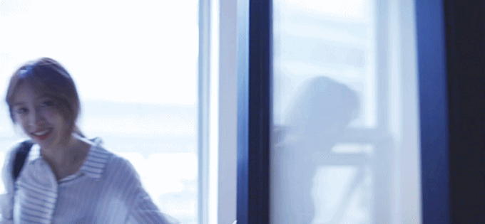 머리 묶는 하니.gif | 인스티즈