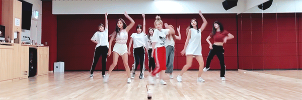 쾌감이 느껴지는 트와이스 신곡 DTNA 칼군무.gif | 인스티즈