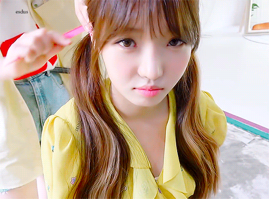 애교 부릴때 펀치하는 여자 아이돌.gif | 인스티즈