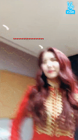 먹을걸로 낚시했다가 응징당하는 여자친구 예린.gif | 인스티즈