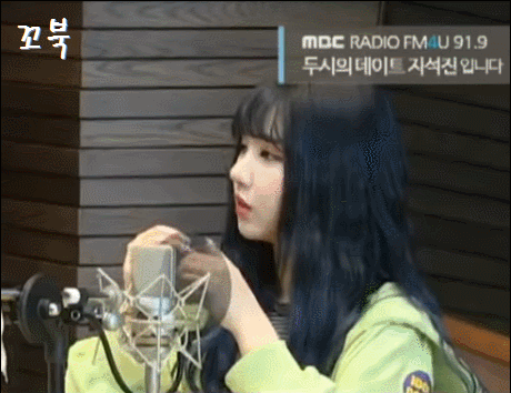 근무 중 할 일이 없어서 여자친구 은하.jpgif | 인스티즈