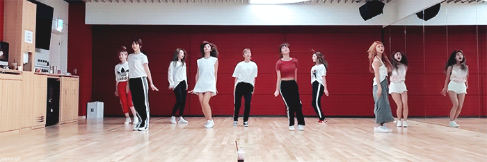 쾌감이 느껴지는 트와이스 신곡 DTNA 칼군무.gif | 인스티즈