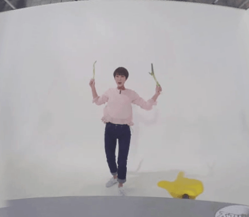 대파 들고 섹시한 춤 추는 아이돌.gif | 인스티즈