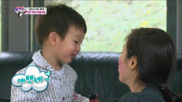 엄마 메이크업해주는 서언이 서준이 | 인스티즈