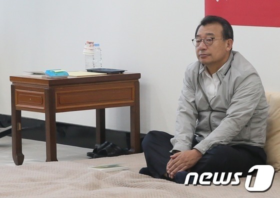 국정감사를 막을려고 몸무림쳤던 그의 눈물 어린 충정 | 인스티즈