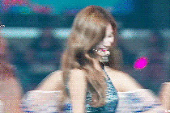 케이콘에서도 끼부리는 사나.jpgif | 인스티즈