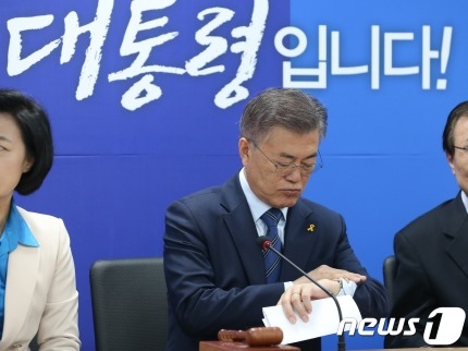 선대위 회의 참석한 문재인 | 인스티즈