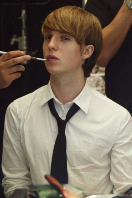 과거사진 하나 올렸을뿐인데 순식간에 100명한테 언팔당한 줄리안 (비정상회담 전멤버) | 인스티즈