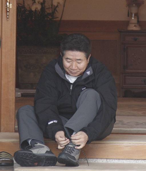 회의 참석자에게 [직접] 커피 타주던 [대통령] | 인스티즈