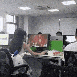 열일하는 직원.gif | 인스티즈