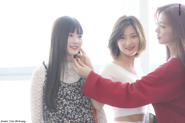 동생한테 볼꼬집 당하는 송하영 | 인스티즈