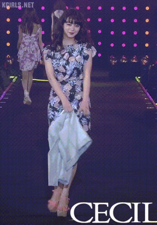 가슴으로 승부 하는 모델 | 인스티즈