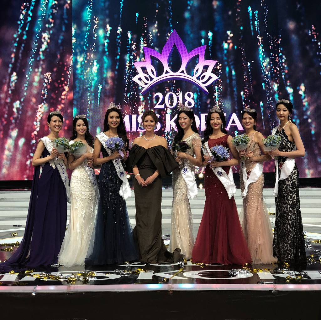 2018 미스코리아들과 사진 찍은 김성령 | 인스티즈