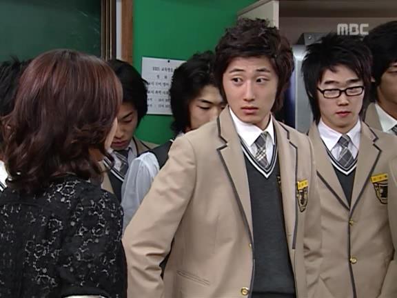 [거침없이하이킥] 학생들 제압하려다가 망신만 당하는 서선생ㅋㅋㅋㅋㅋ.jpg | 인스티즈