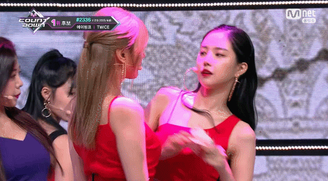 엠카에서 오하영 생축 퍼포먼스한 에이핑크 | 인스티즈