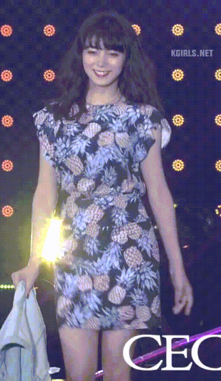 가슴으로 승부 하는 모델 | 인스티즈